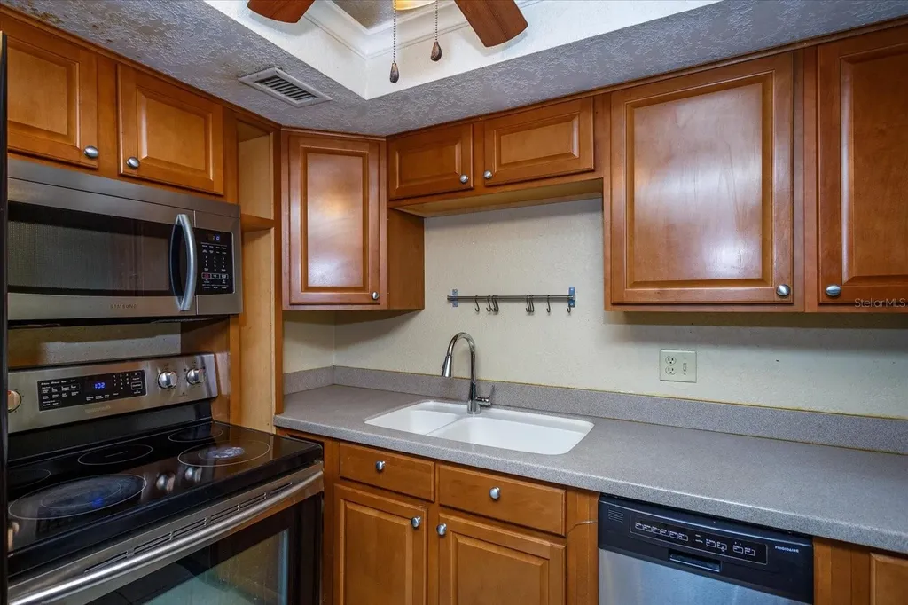 908 Lake Destiny Road Altamonte Springs FL 32714