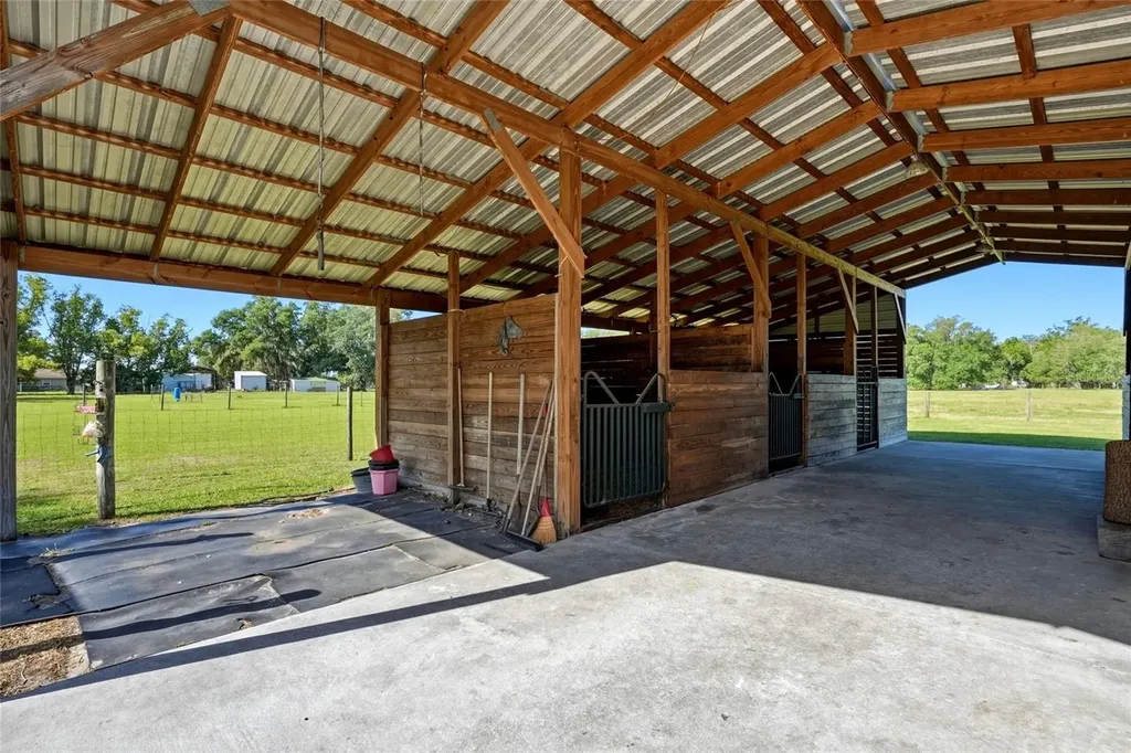 123 S Wiggins Road Plant City FL 33566