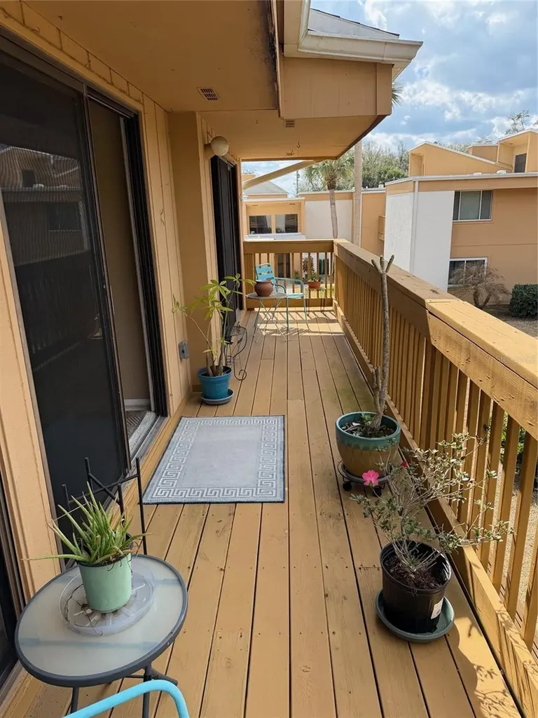 1051 S Highland Street Mount Dora FL 32757