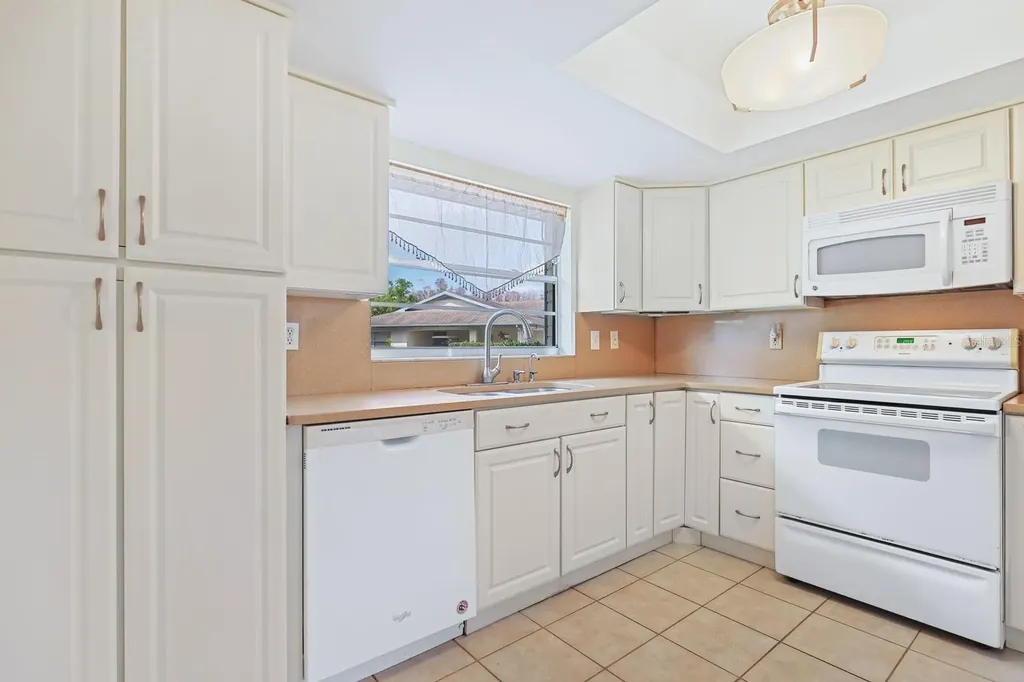 2003 Hadrian Court Sun City Center FL 33573