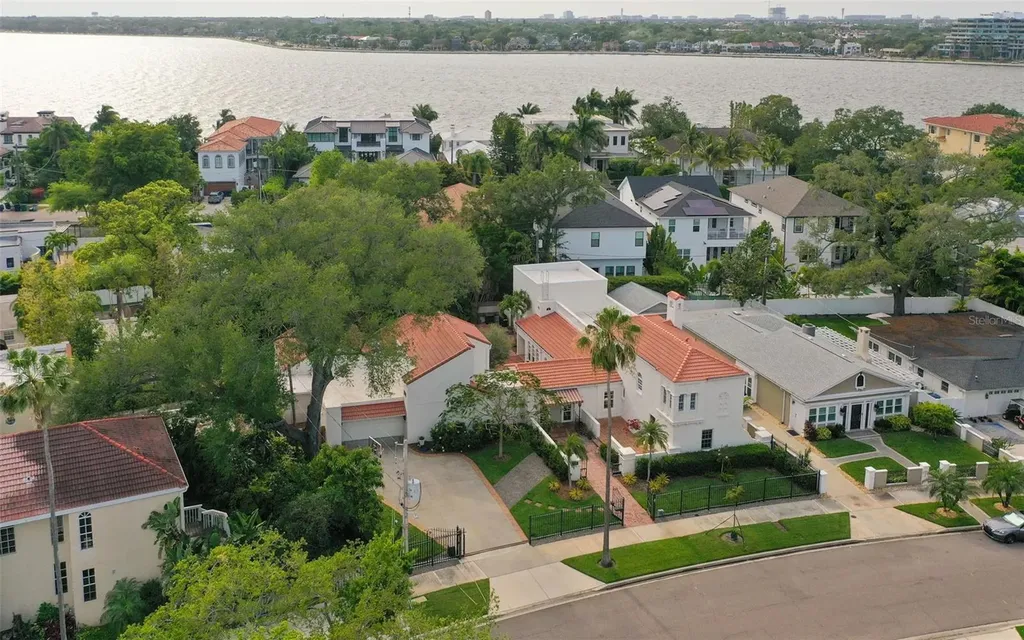 54 Aegean Avenue Tampa FL 33606