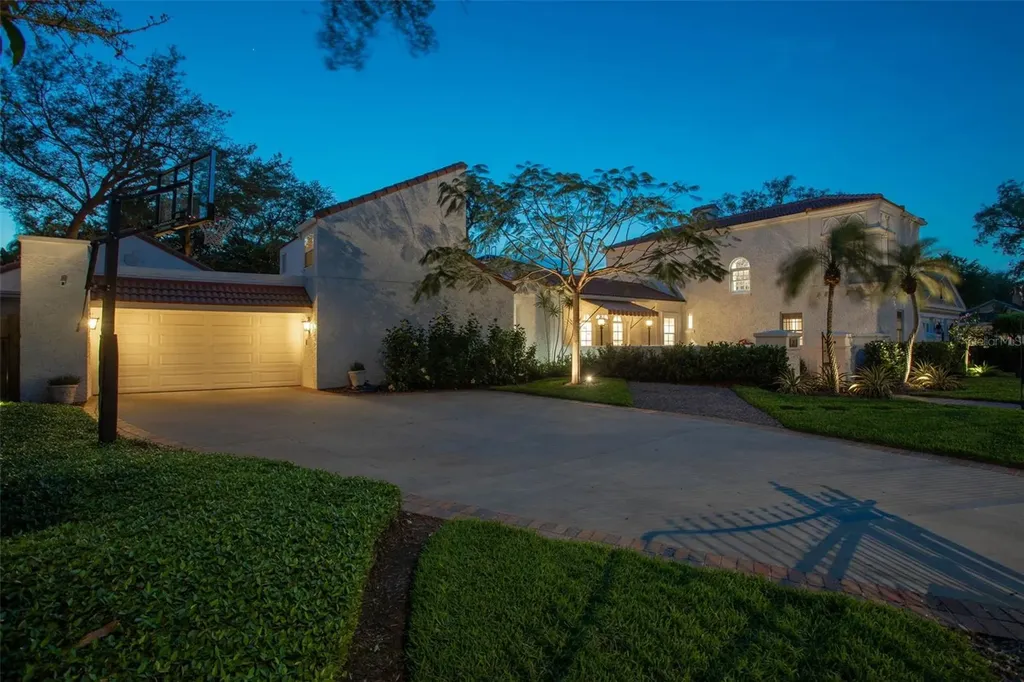 54 Aegean Avenue Tampa FL 33606