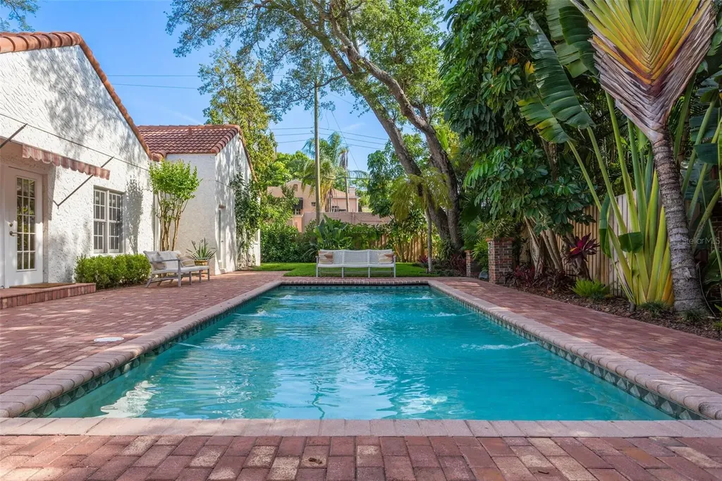 54 Aegean Avenue Tampa FL 33606