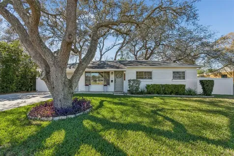 10224 N Oakleaf Avenue Tampa FL 33612