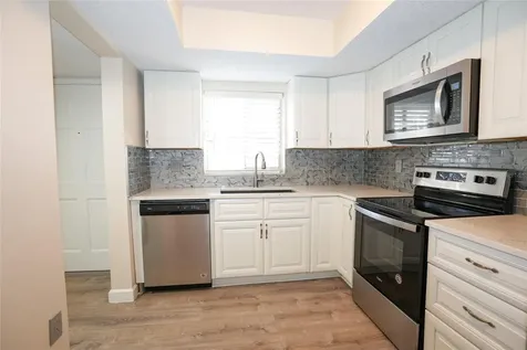 3502 Lake Bayshore Drive Bradenton FL 34205