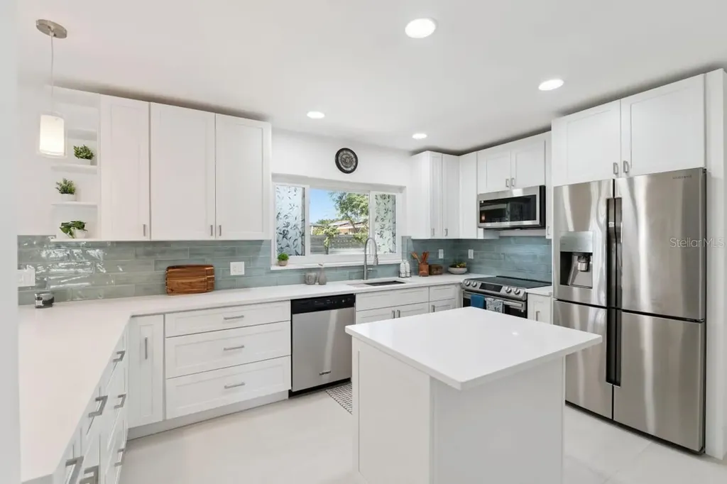 2335 Tropical Shores Drive SE St Petersburg FL 33705