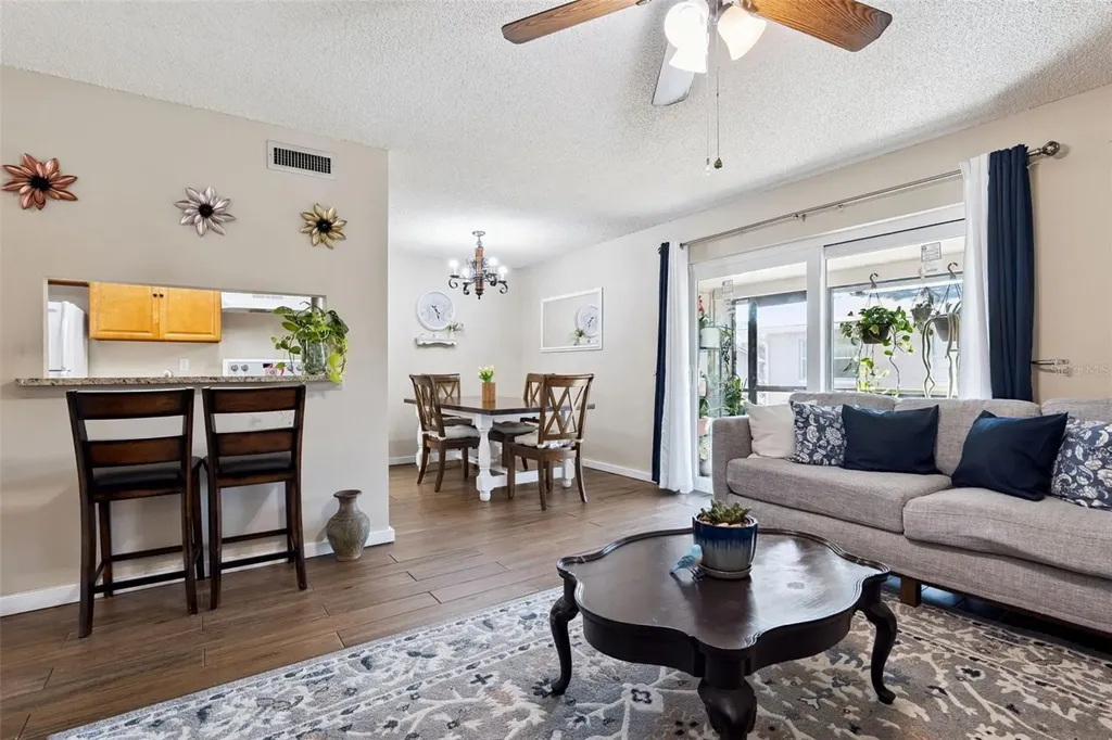 1158 Calle Del Norte Casselberry FL 32707