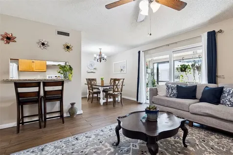 1158 Calle Del Norte Casselberry FL 32707