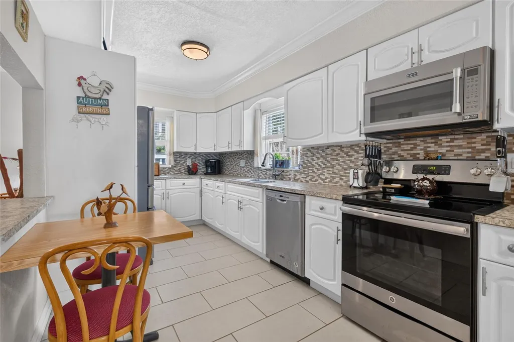 148 N Lake Reedy Boulevard Frostproof FL 33843