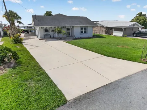 148 N Lake Reedy Boulevard Frostproof FL 33843
