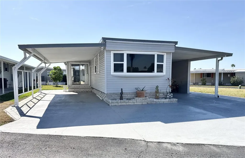 606 Mount Lancaster Avenue NE St Petersburg FL 33702