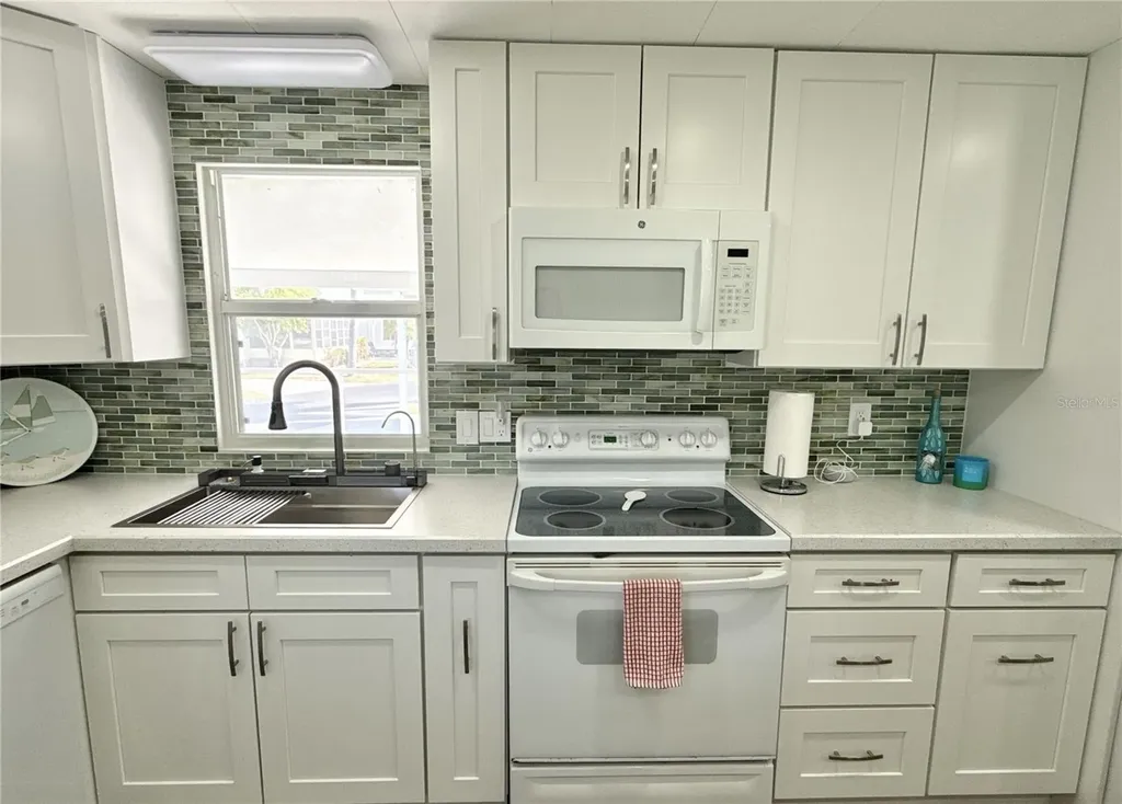 606 Mount Lancaster Avenue NE St Petersburg FL 33702