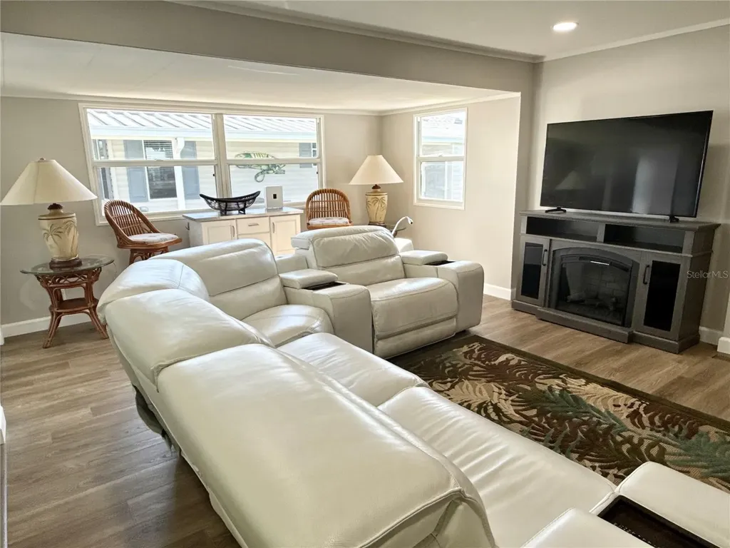 606 Mount Lancaster Avenue NE St Petersburg FL 33702