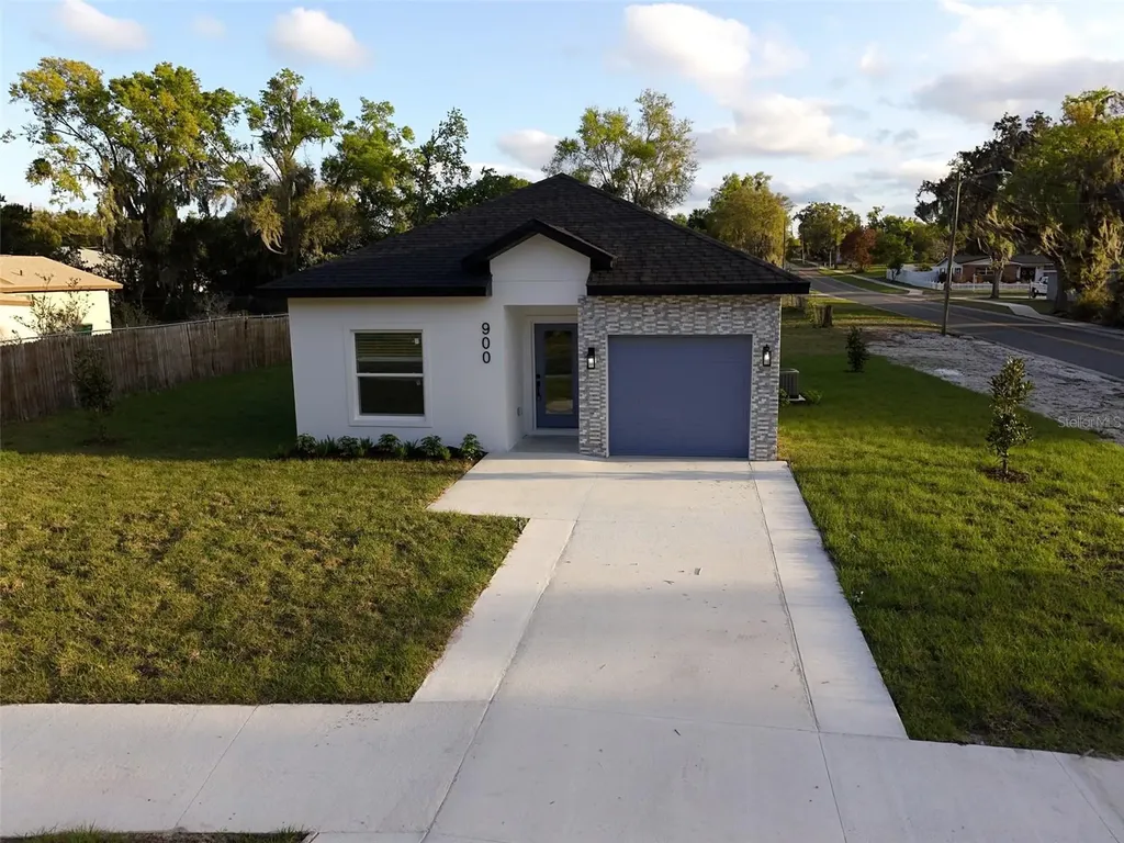 900 E Gottsche Avenue Eustis FL 32726