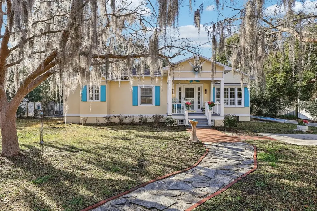 832 E 9th Avenue Mount Dora FL 32757