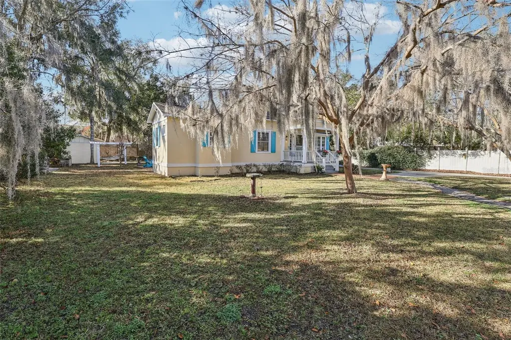 832 E 9th Avenue Mount Dora FL 32757