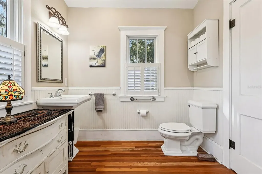 832 E 9th Avenue Mount Dora FL 32757