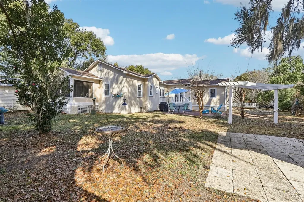832 E 9th Avenue Mount Dora FL 32757