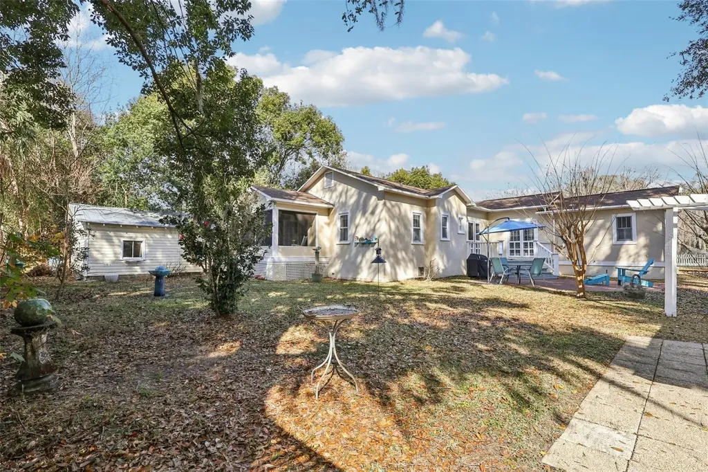 832 E 9th Avenue Mount Dora FL 32757