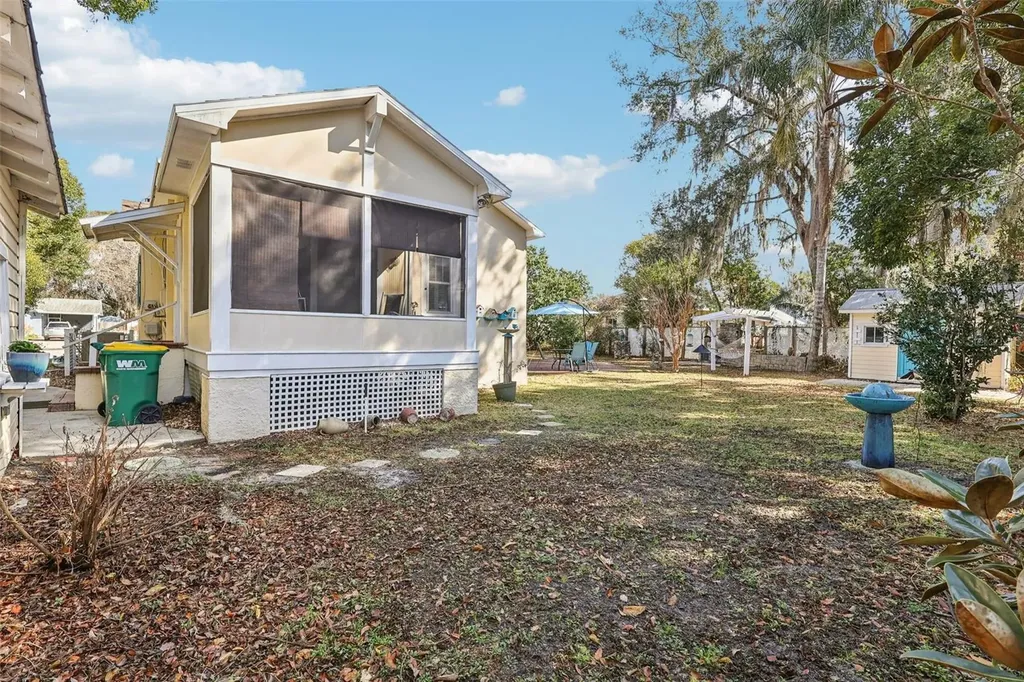 832 E 9th Avenue Mount Dora FL 32757
