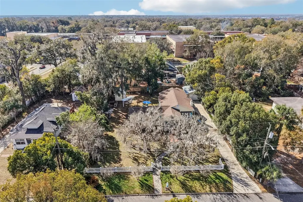 832 E 9th Avenue Mount Dora FL 32757