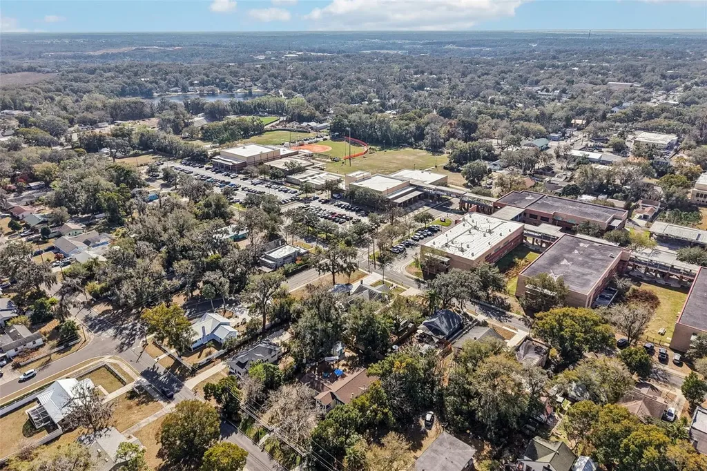 832 E 9th Avenue Mount Dora FL 32757