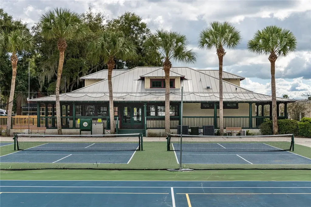 832 E 9th Avenue Mount Dora FL 32757