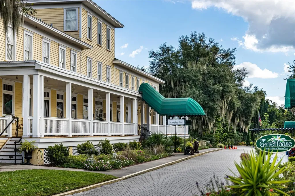 832 E 9th Avenue Mount Dora FL 32757