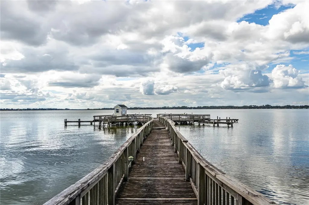 832 E 9th Avenue Mount Dora FL 32757