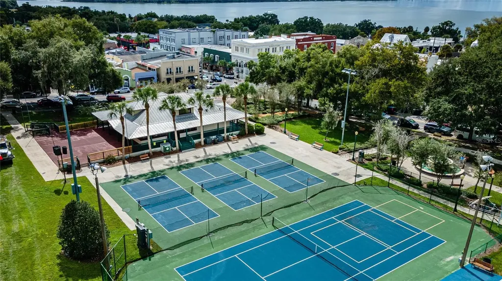 832 E 9th Avenue Mount Dora FL 32757