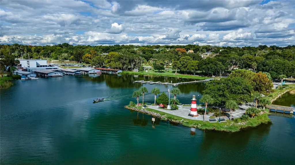 832 E 9th Avenue Mount Dora FL 32757