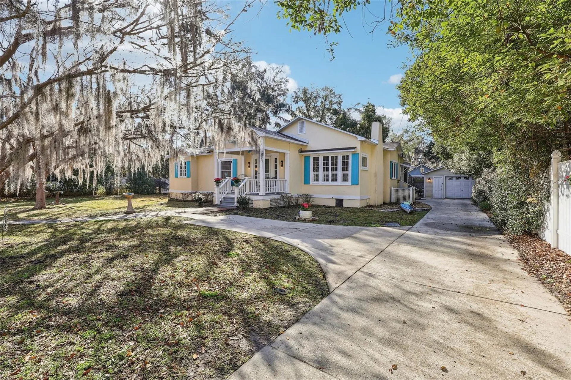 832 E 9th Avenue Mount Dora FL 32757