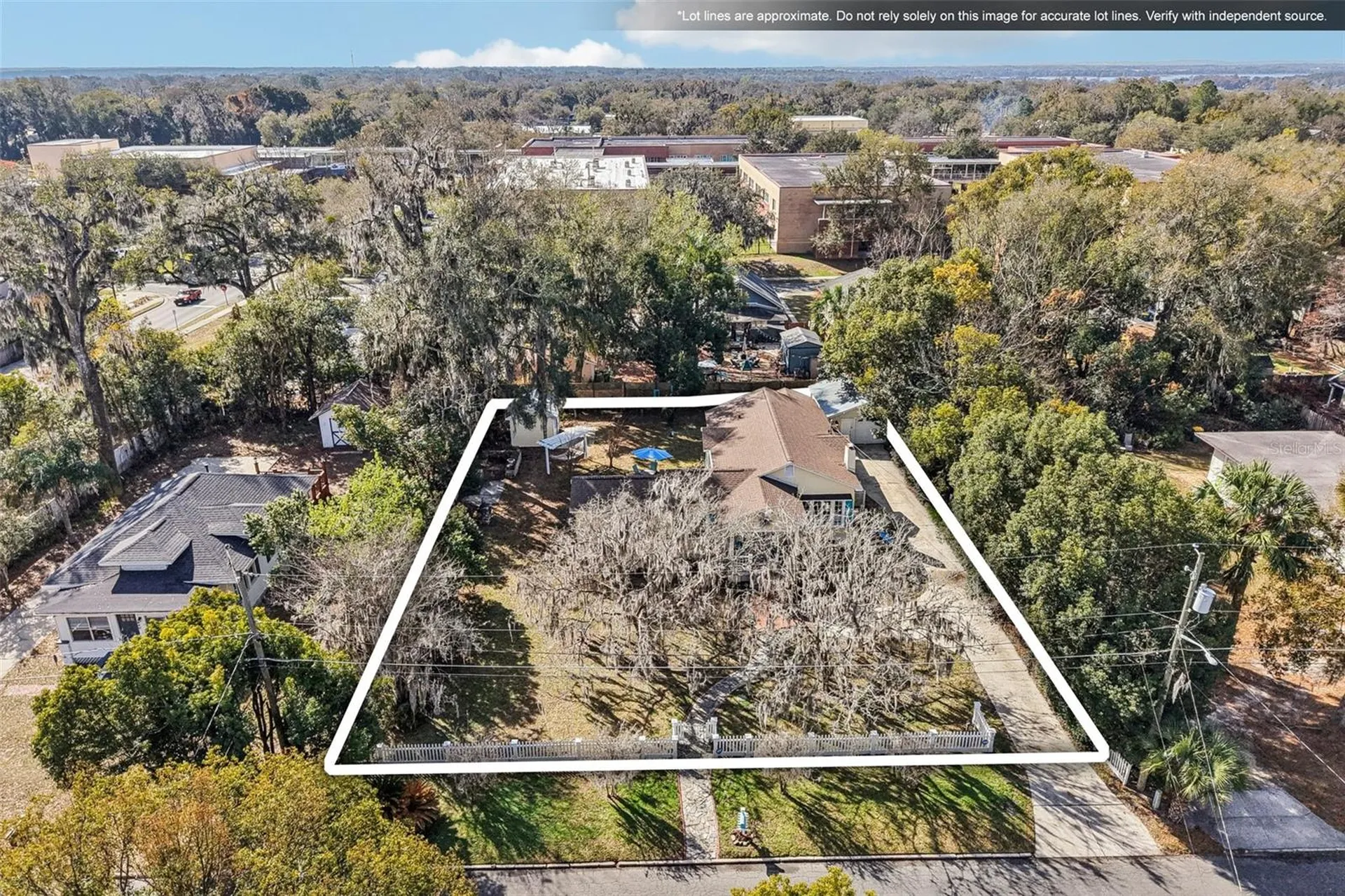 832 E 9th Avenue Mount Dora FL 32757