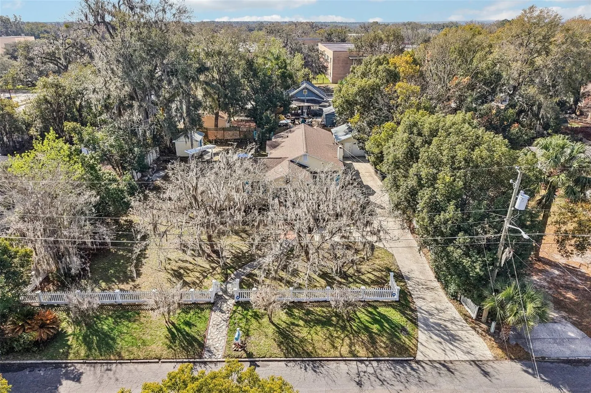 832 E 9th Avenue Mount Dora FL 32757