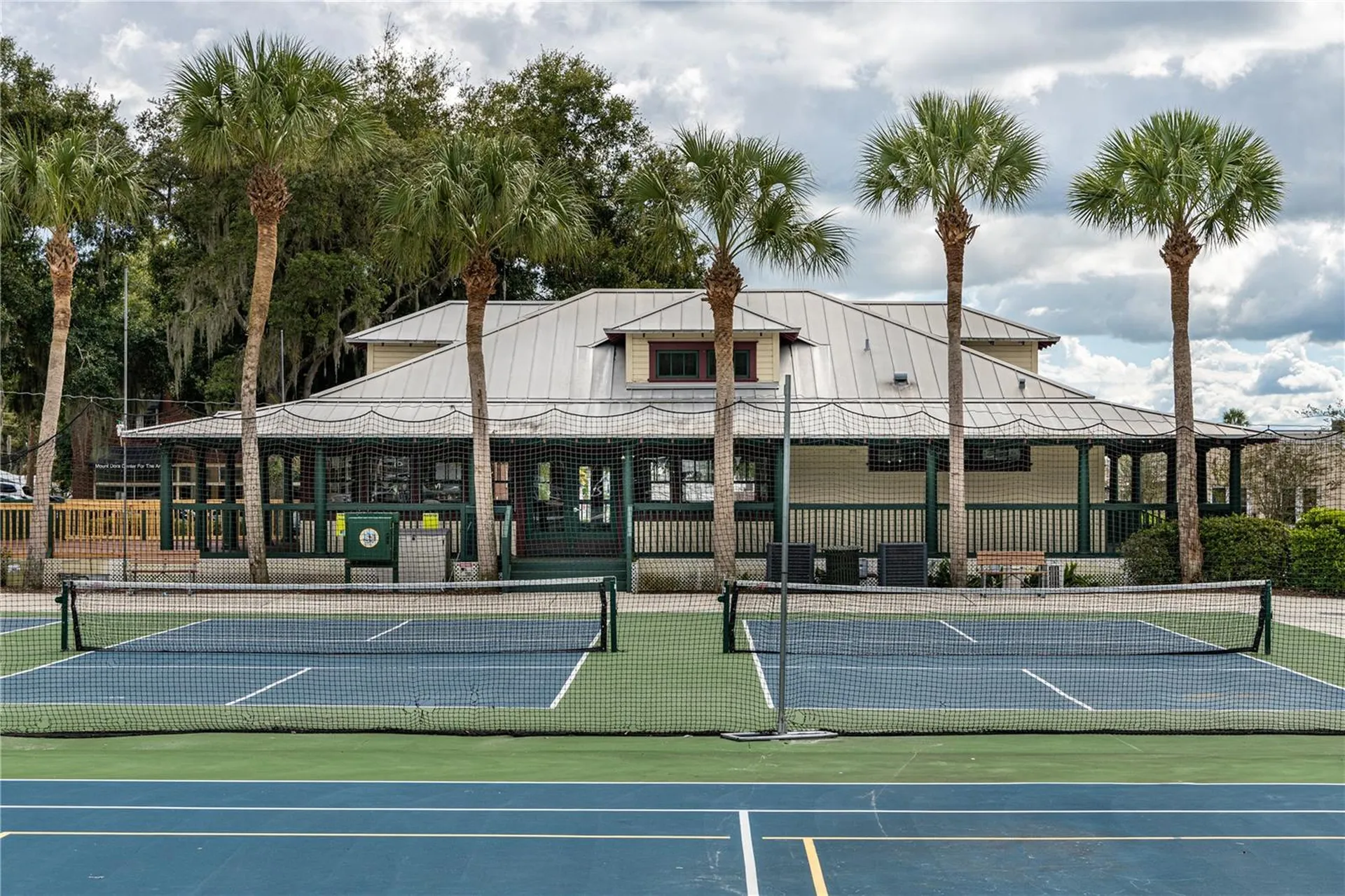 832 E 9th Avenue Mount Dora FL 32757