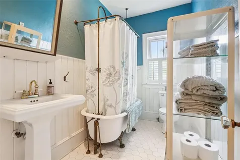 832 E 9th Avenue Mount Dora FL 32757