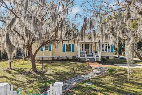832 E 9th Avenue Mount Dora FL 32757