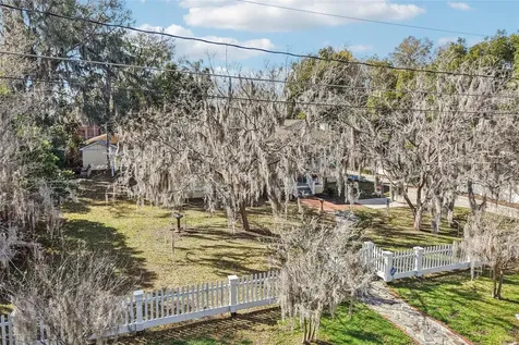 832 E 9th Avenue Mount Dora FL 32757