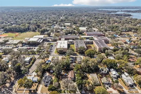 832 E 9th Avenue Mount Dora FL 32757