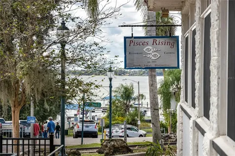 832 E 9th Avenue Mount Dora FL 32757