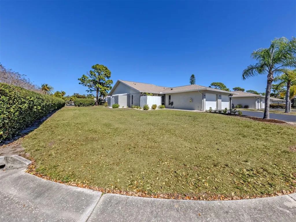 601 Pinebrook Crescent Venice FL 34285