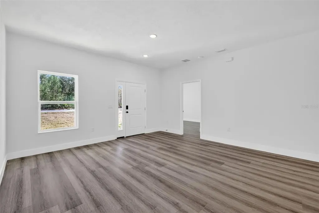 16 Malauka Lane Drive Ocklawaha FL 32179