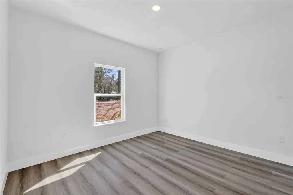 16 Malauka Lane Drive Ocklawaha FL 32179
