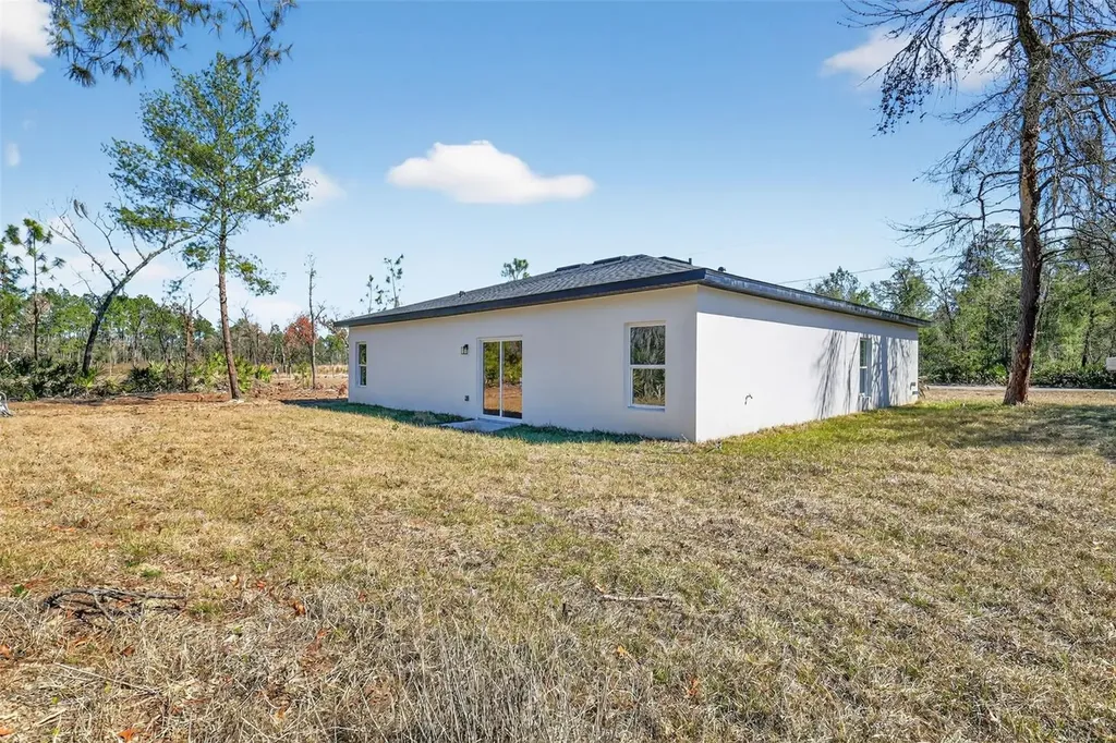 16 Malauka Lane Drive Ocklawaha FL 32179