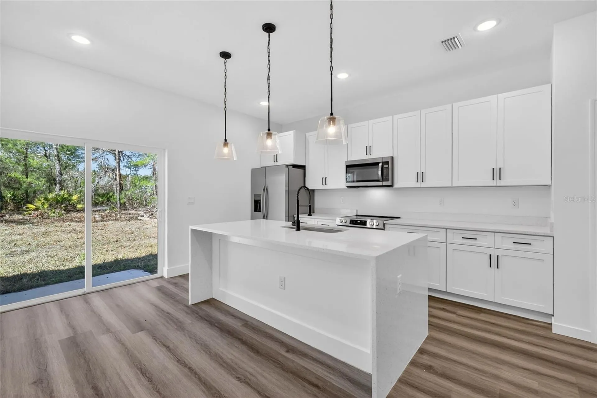 16 Malauka Lane Drive Ocklawaha FL 32179