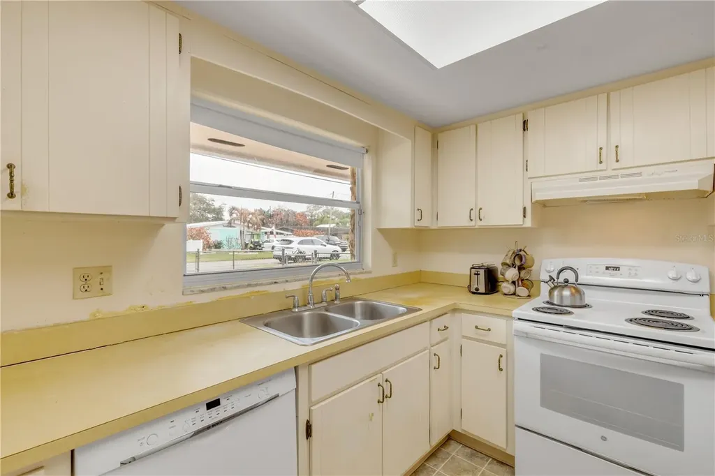 622 Goodwin Avenue New Smyrna Beach FL 32169