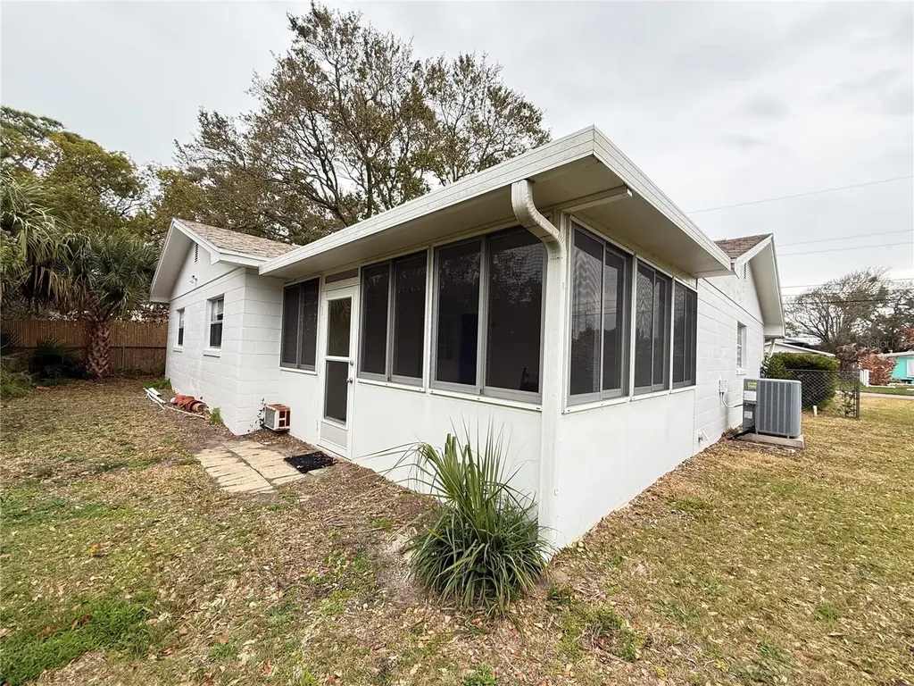 622 Goodwin Avenue New Smyrna Beach FL 32169