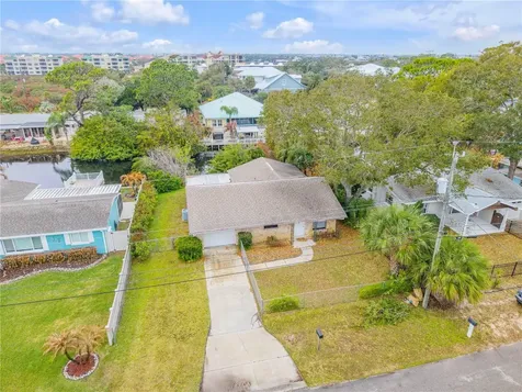 622 Goodwin Avenue New Smyrna Beach FL 32169