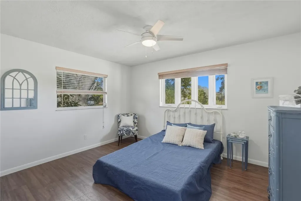 3515 Country Club Way S St Petersburg FL 33712