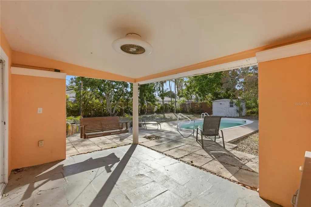 3515 Country Club Way S St Petersburg FL 33712